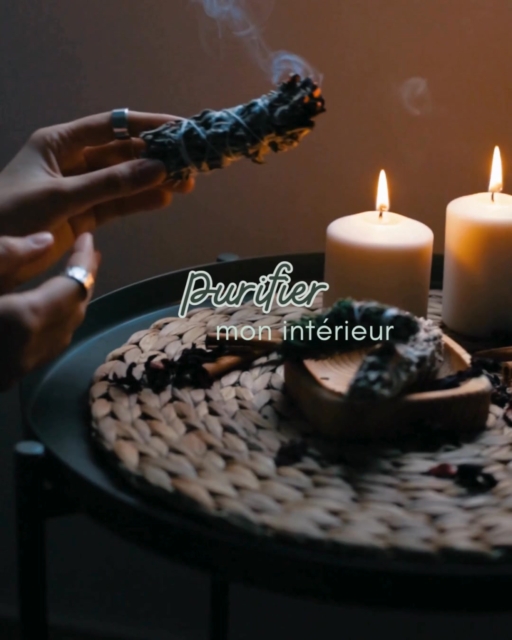 Tu ressens parfois une atmosphère lourde chez toi ? Une fatigue, une tension ou un manque de clarté ? Ton animal t'en a fait part ? C’est peut-être le moment de purifier ton espace 🌬️
Voici quelques rituels simples pour ramener paix et légèreté dans ton cocon :
1️⃣ Aère avant tout !
Ouvre grand les fenêtres pendant quelques minutes. L’air frais chasse naturellement les énergies stagnantes et renouvelle la vibration de ton intérieur.
2️⃣ Utilise les plantes et les encens
🌿 Sauge blanche ou Palo Santo : parfaits pour un nettoyage en profondeur.
🌸 Laurier, romarin ou lavande : plus doux, idéals pour purifier et apaiser.
Fais brûler lentement ton encens ou tes herbes, et promène-toi dans chaque pièce en conscience, en pensant à ce que tu veux libérer.
3️⃣ Allume une bougie 🕯️
Le feu transforme et éclaire. Choisis une bougie blanche (pureté), verte (harmonie) ou violette (transmutation). Laisse la flamme brûler quelques instants tout en posant une intention claire : “Je purifie et je réharmonise mon espace.”
4️⃣ Les sons, de puissants alliés 🔔
Cloche, bol tibétain ou simplement un peu de musique douce… Les vibrations sonores dissipent les énergies lourdes et élèvent instantanément l’ambiance.
5️⃣ Termine par une intention positive 💫
Visualise ta maison remplie de lumière, de douceur et de sécurité. Remercie ton espace pour ce qu’il t’apporte.
Petit conseil : fais ce rituel à chaque changement de saison, après une période stressante ou quand tu ressens que “l’air est lourd”.
Ton intérieur est le reflet de ton monde intérieur : quand l’un s’allège, l’autre s’apaise.
#rituelmaison #purificationspirituelle #énergiedouce #rituelbienêtre #encensnaturel #saugeblanche #maisonzen #spiritualité #communicationanimale